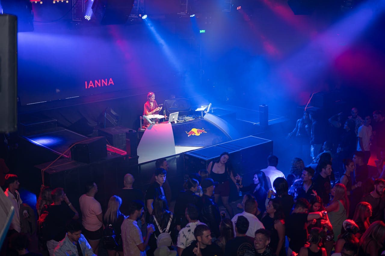 How to Book a Professional DJ Through a Marketplace